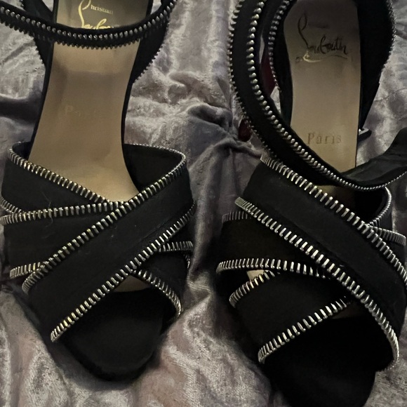 Fabulous black suede with zippered edge peep-toe Louboutin's size 37.5 - Picture 3 of 7
